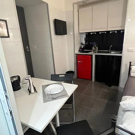 Essential Small House Napels