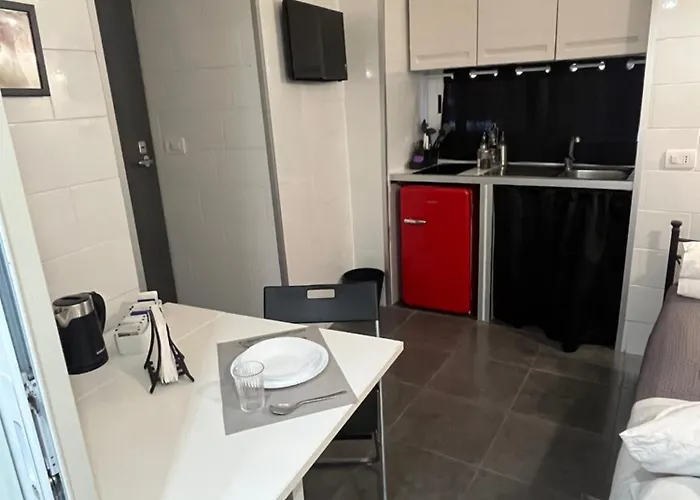 Essential Small House Napels