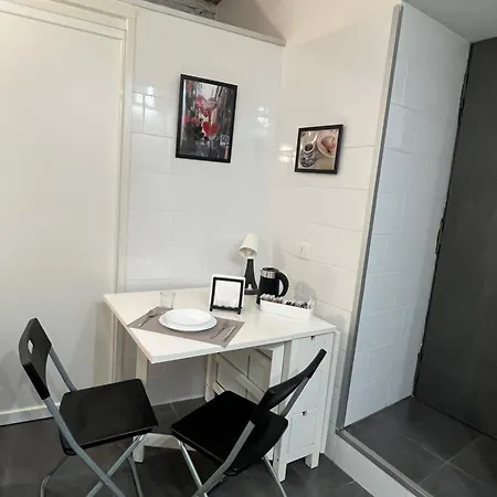 Essential Small House Νάπολη